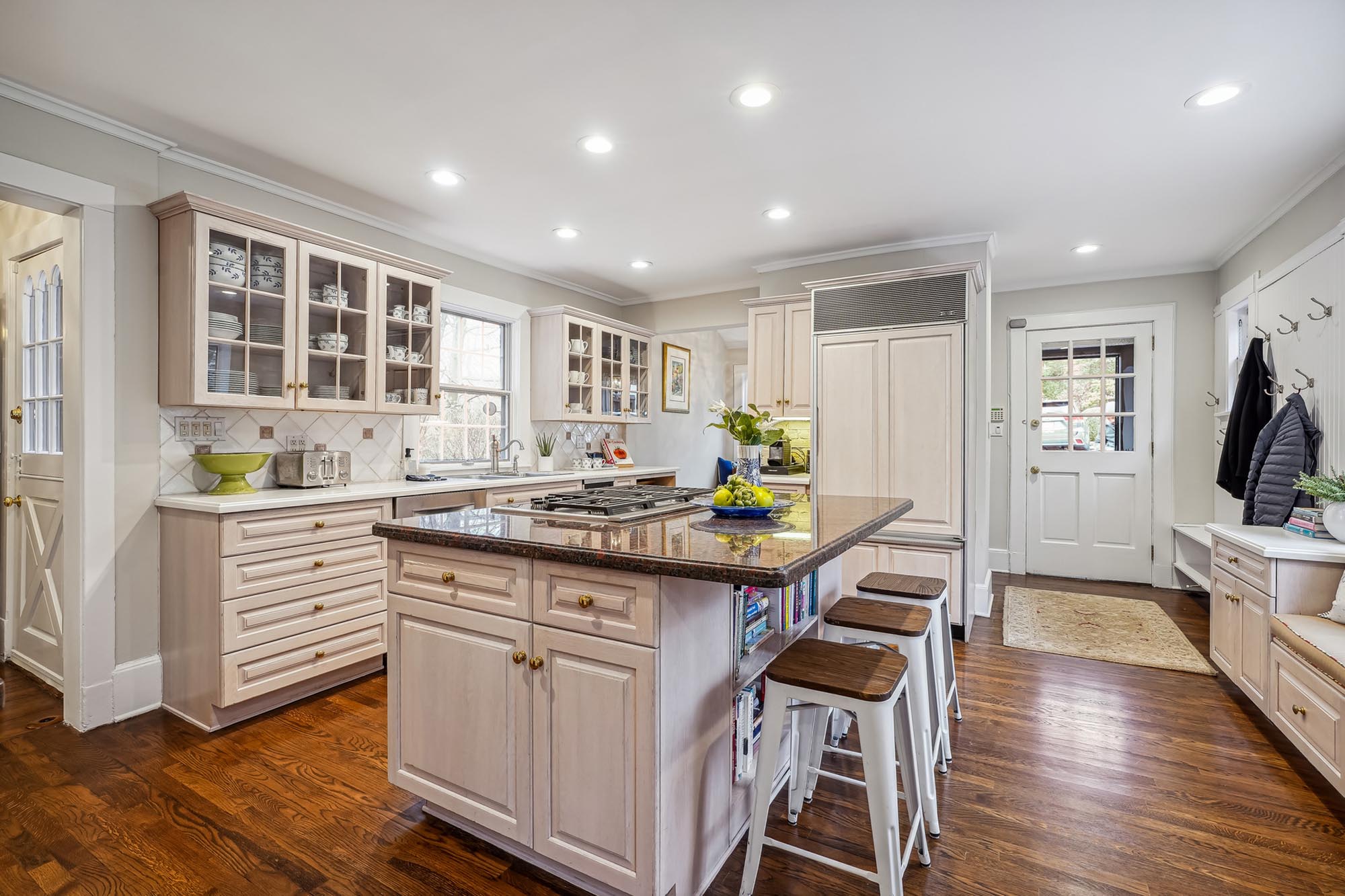 16 West Road, Short Hills Kitchen island from dining room