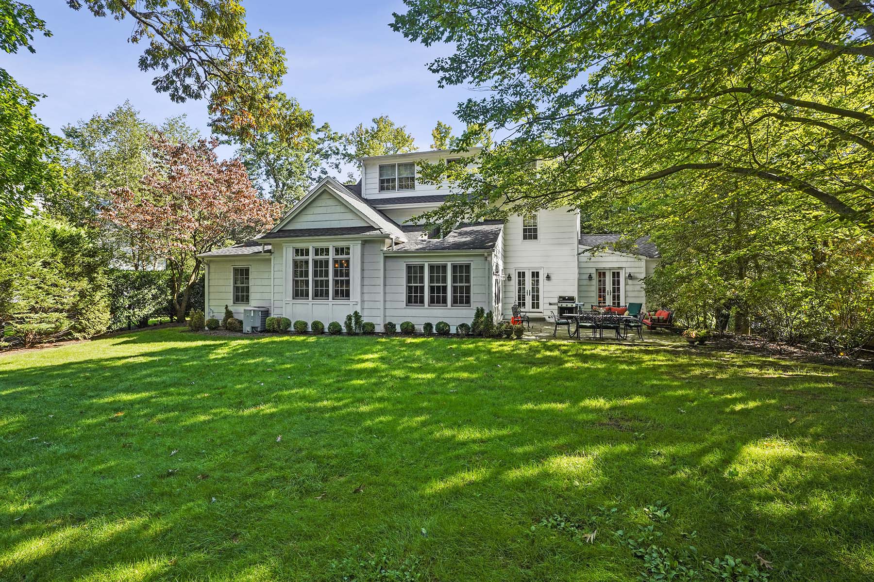 37 Coniston Road, Short Hills Patio and Yard