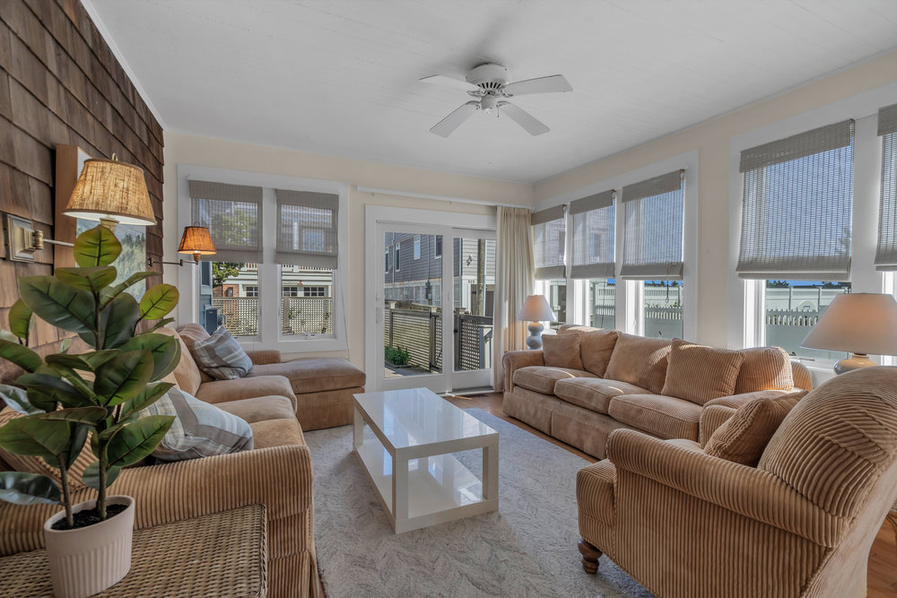 521 East Avenue, Bay Head NJ - Family room with plant