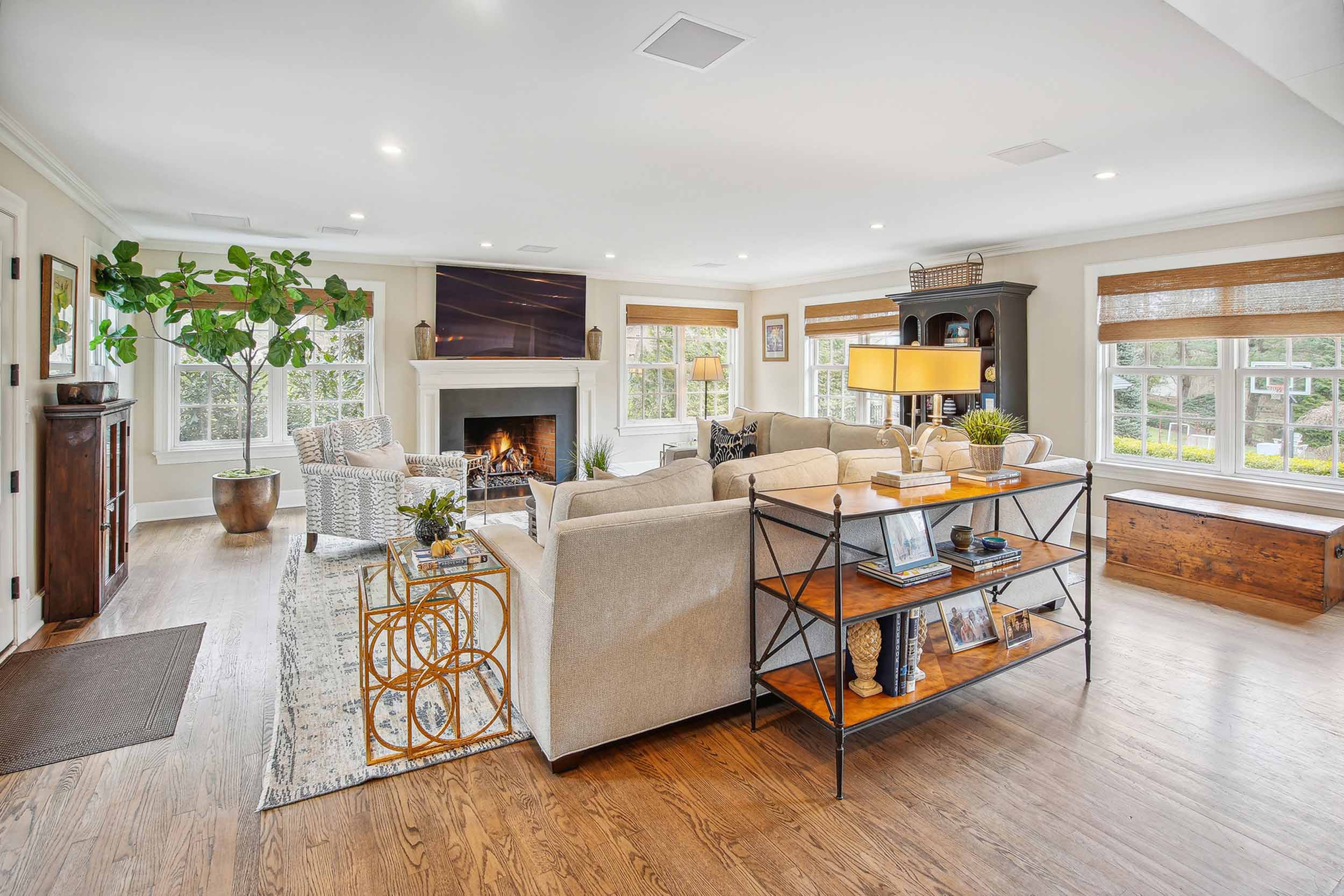 86 Knollwood Rd, Short Hills Family room from kitchen