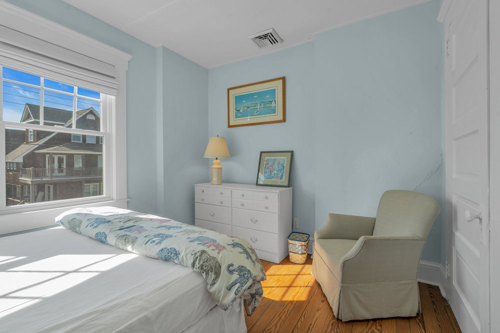 521 East Avenue, Bay Head NJ - 2nd Floor Bedroom Queen