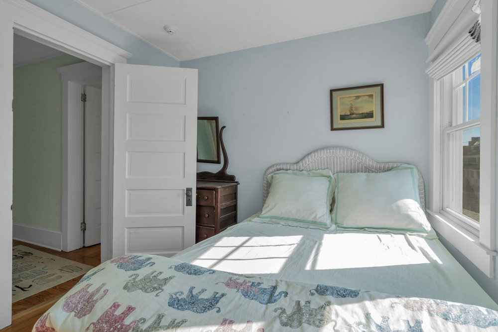 521 East Avenue, Bay Head NJ - 2nd Floor Bedroom Queen2