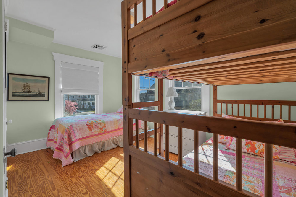 521 East Avenue, Bay Head NJ - 2nd Floor Bedroom Twins