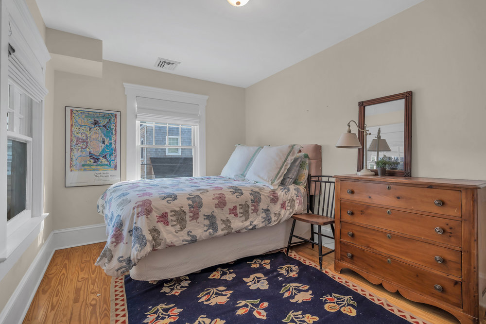 521 East Avenue, Bay Head NJ - 2nd Floor Bedroom Queen Yellow Rm