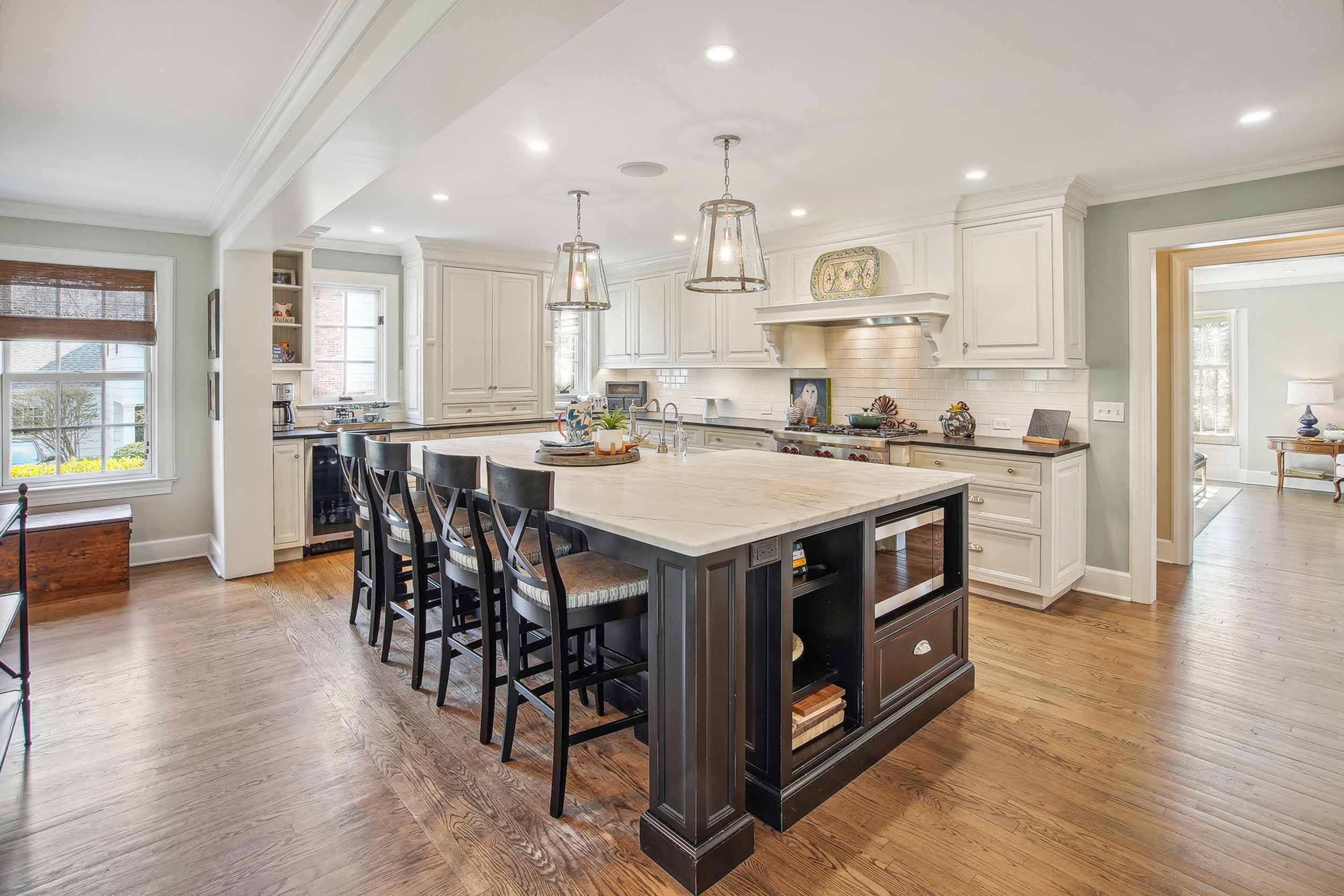 86 Knollwood Road, Short Hills Kitchen island