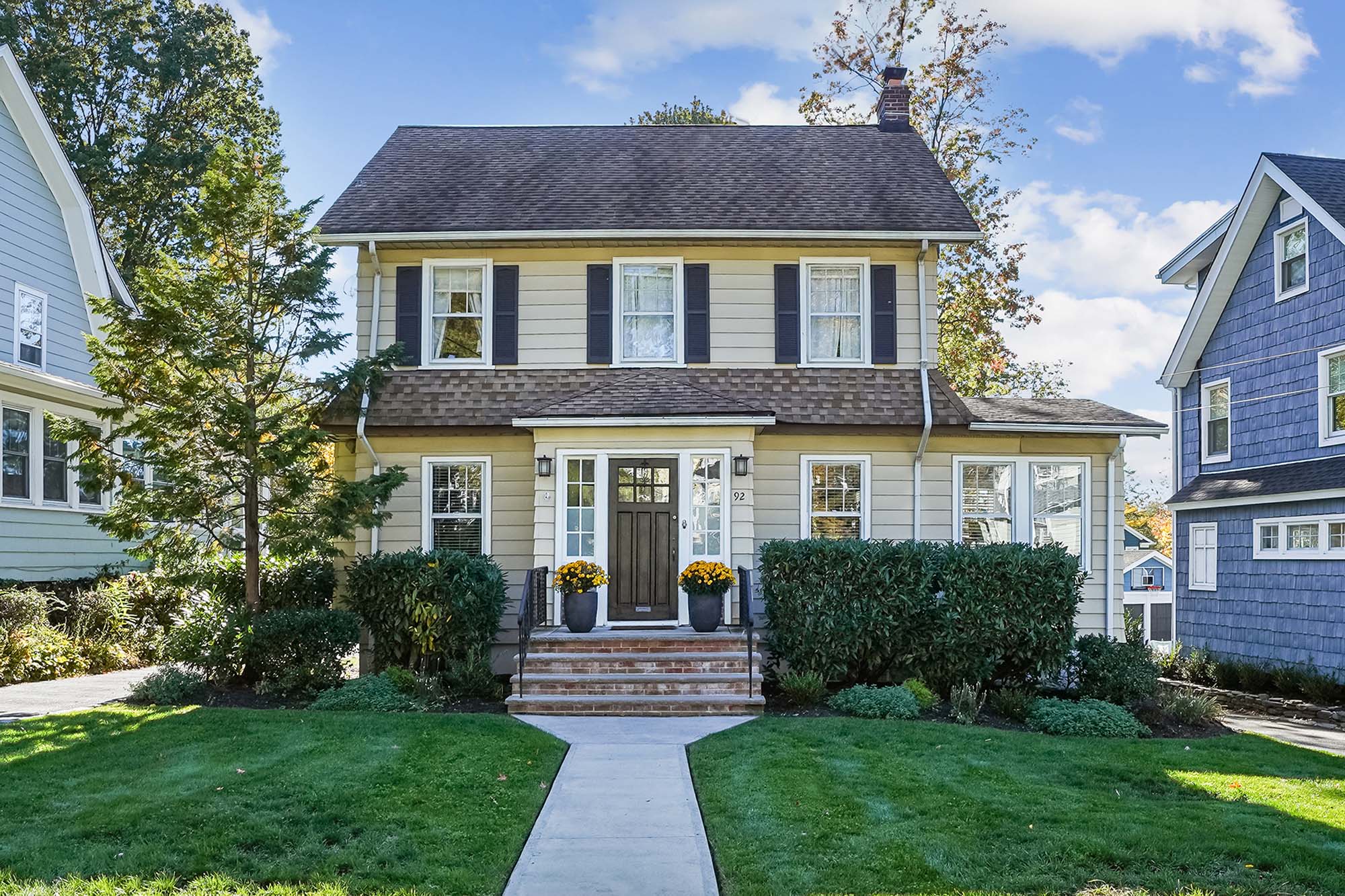 92 Oakview Ave Maplewood - front of house