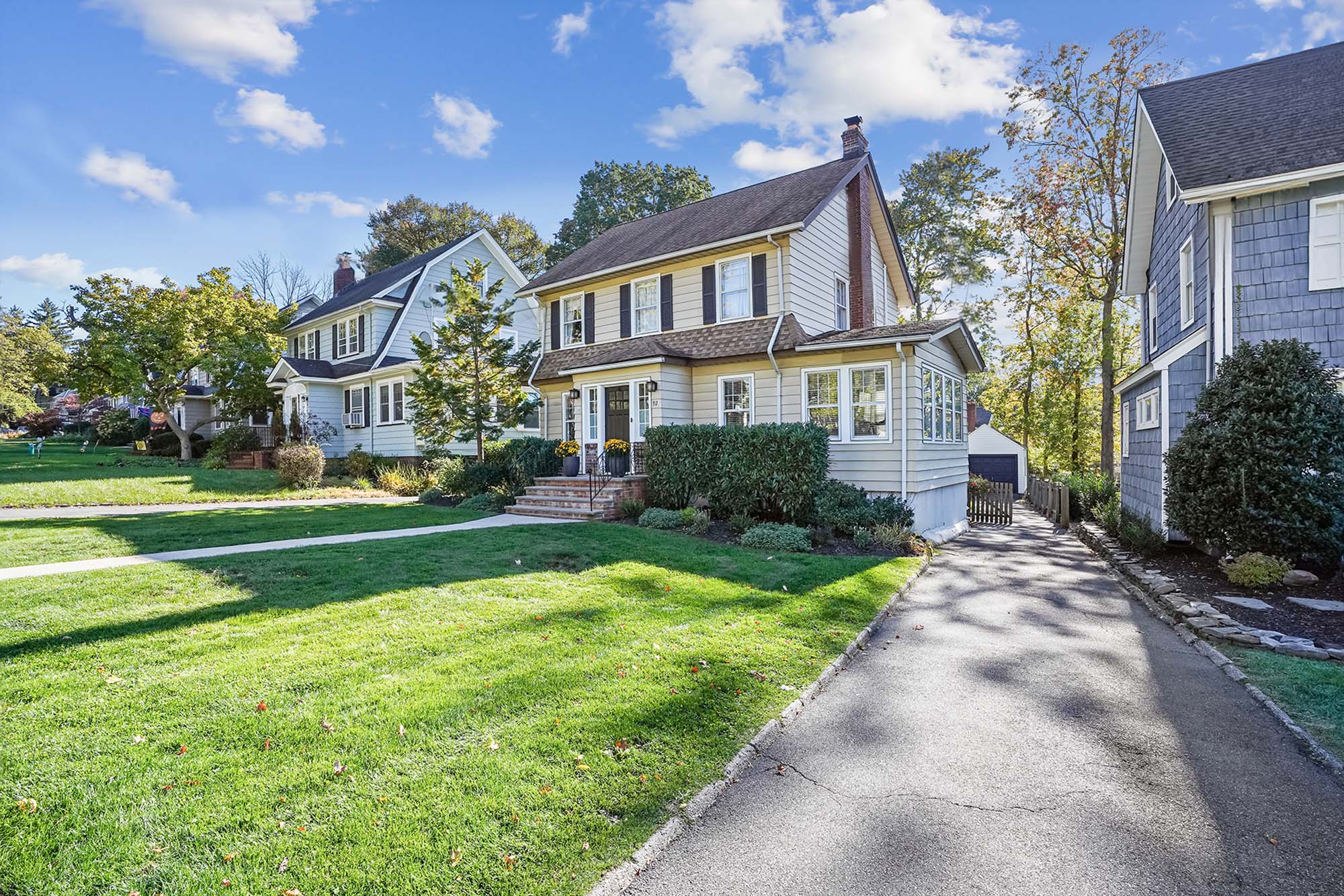 92 Oakview Ave Maplewood - front of house