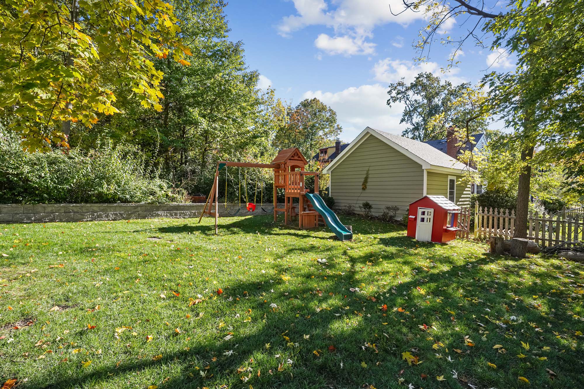 92 Oakview Ave Maplewood - backyard