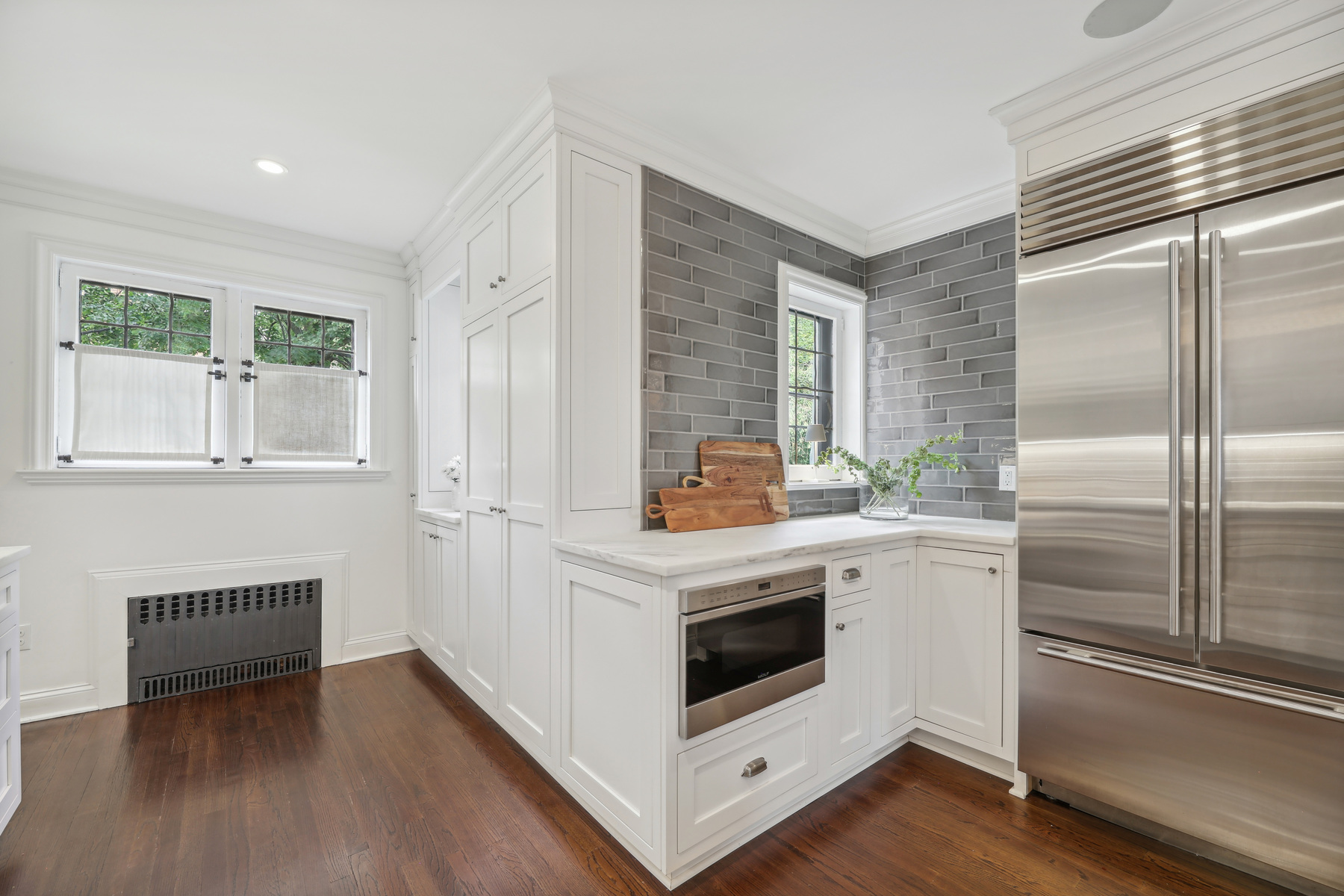 20 Midhurst Road, Short Hills Kitchen Counter Fridge