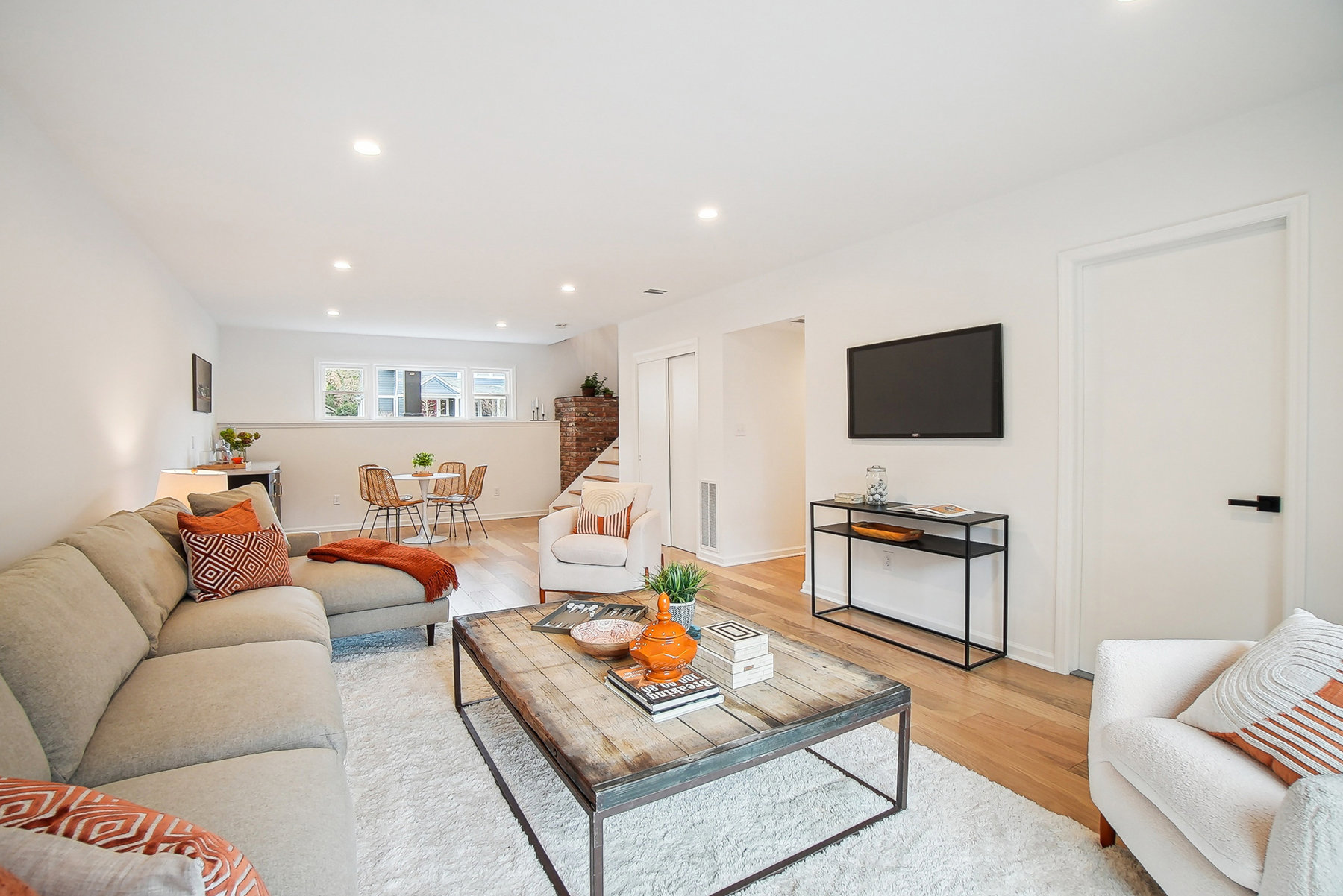 75 Ralston, So Orange - Lower level family room to table