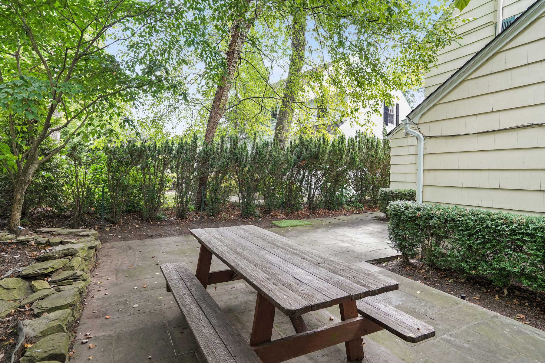 20 Oak Hill Road, Short Hills Patio