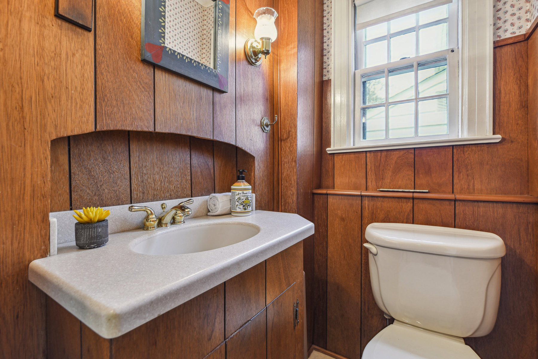 29 Baltusrol Way, Short Hills - Powder Room