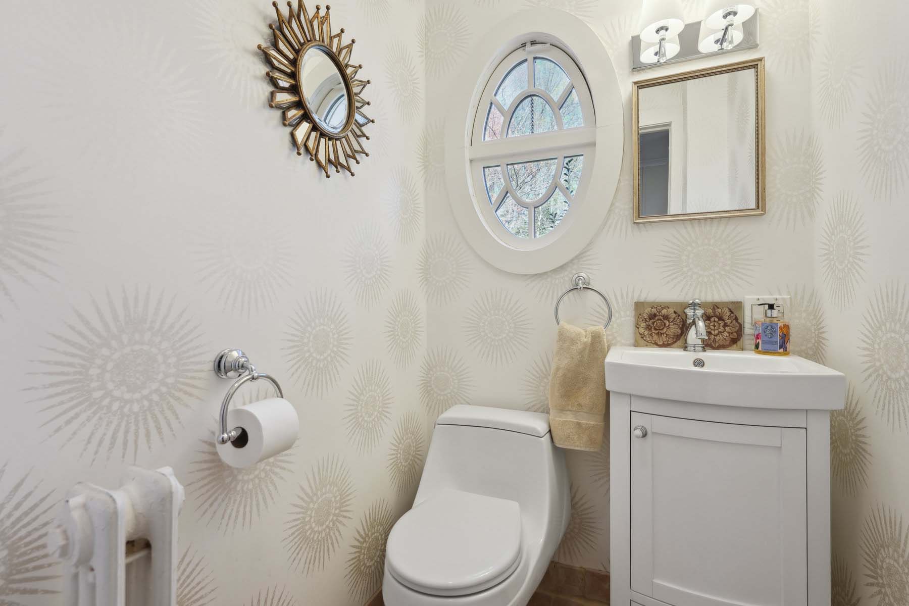 28 Hawthorne Road, SH - Powder Room