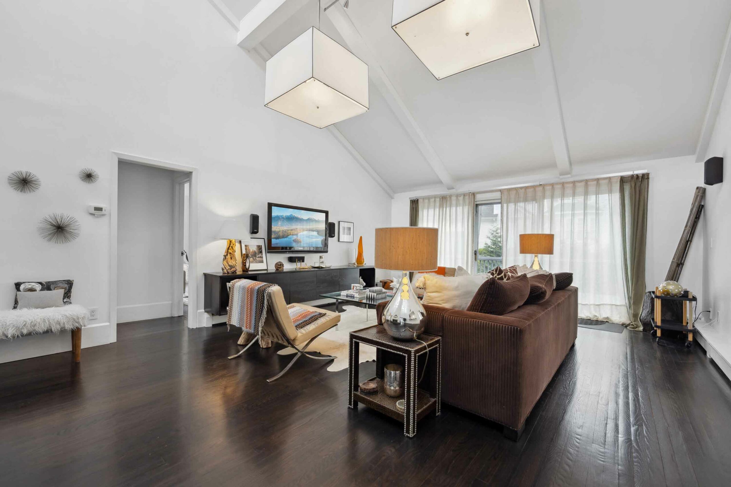 10 Beacon Road, Short Hills - Living room to guest room