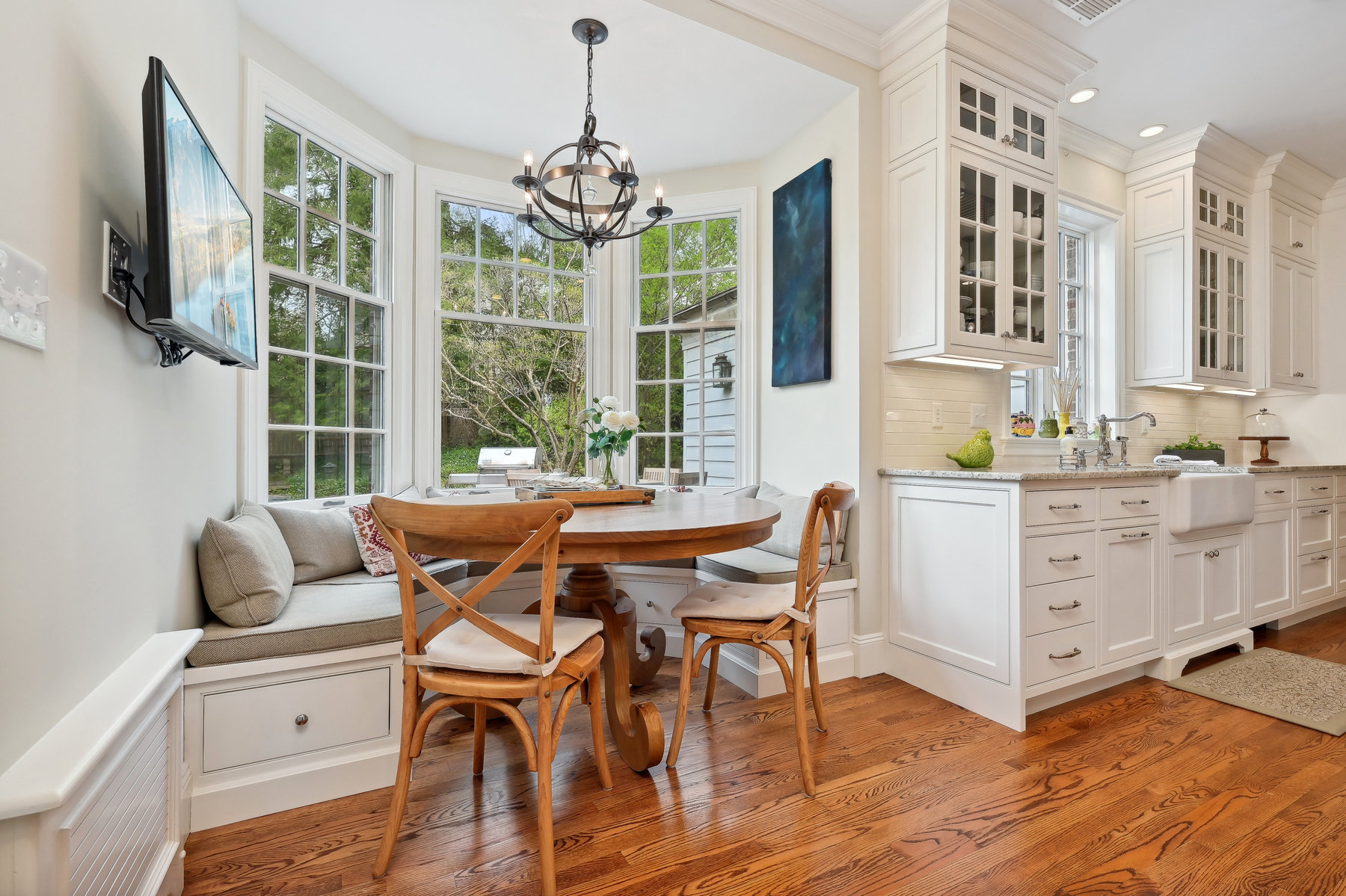 120 Knollwood Road, Short Hills Kitchen Table