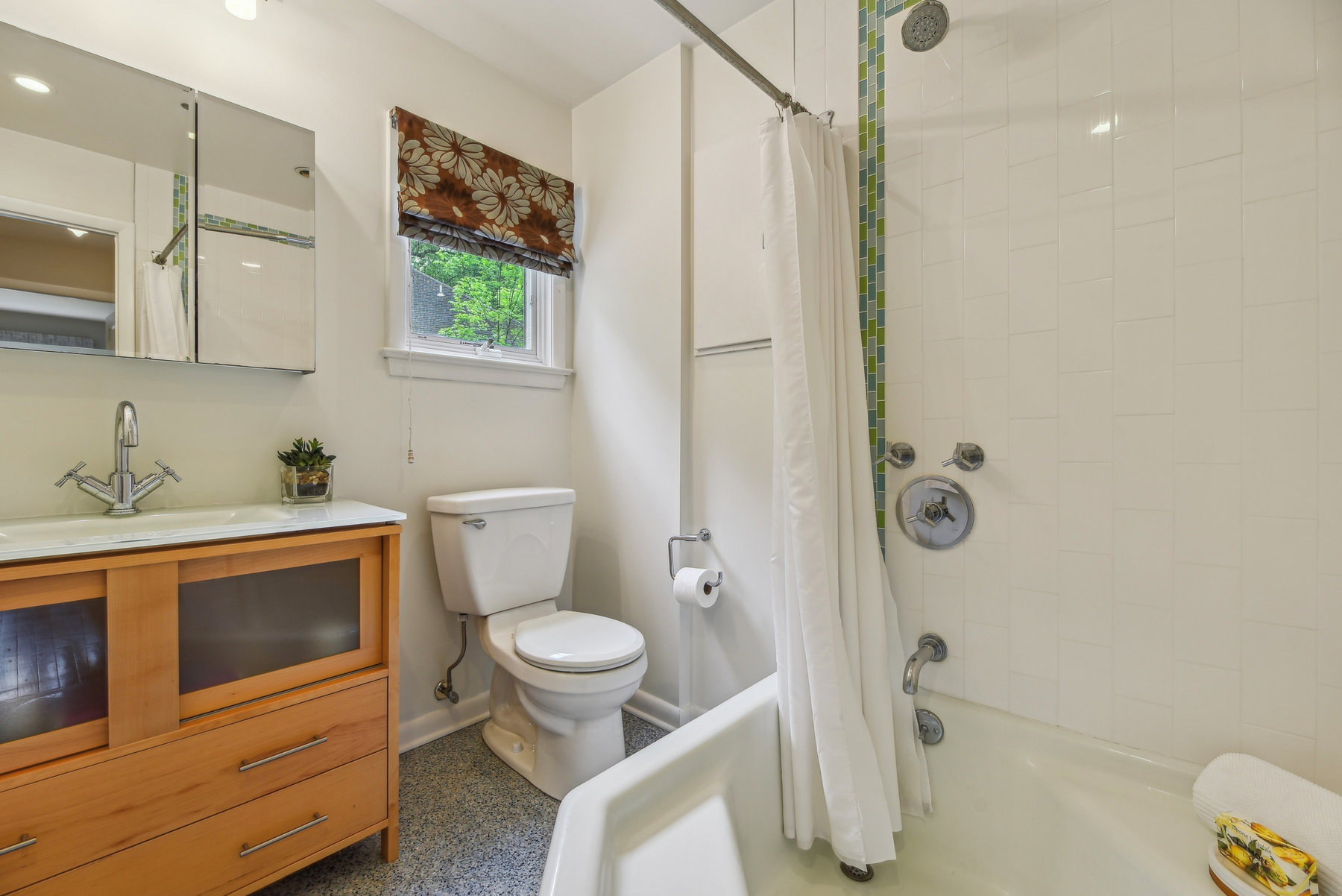 36 Winding Way, Short Hills - Full Bath