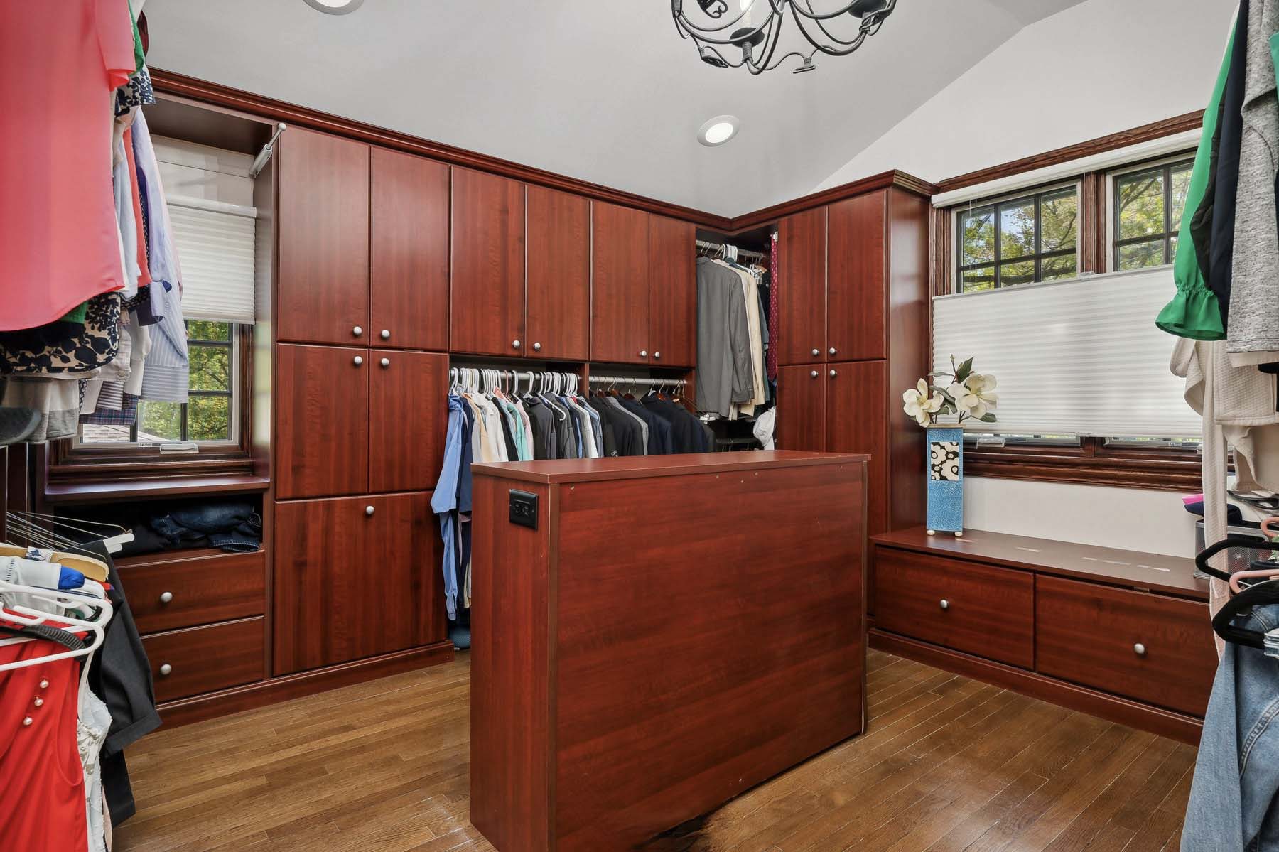 36 Sherwood Road, Short Hills - Primary Walk In Closet