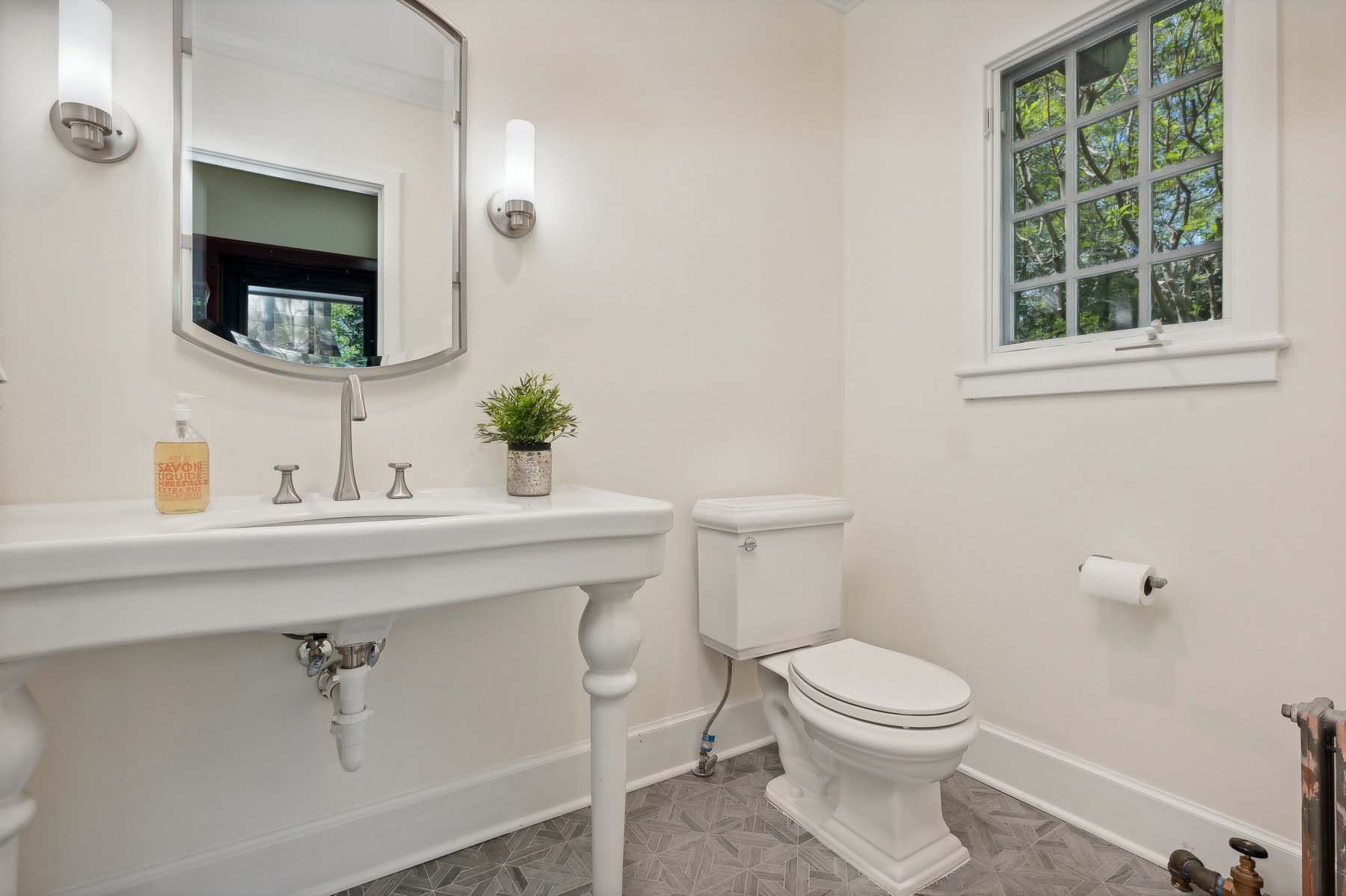 36 Sherwood Road, Short Hills - Powder Room