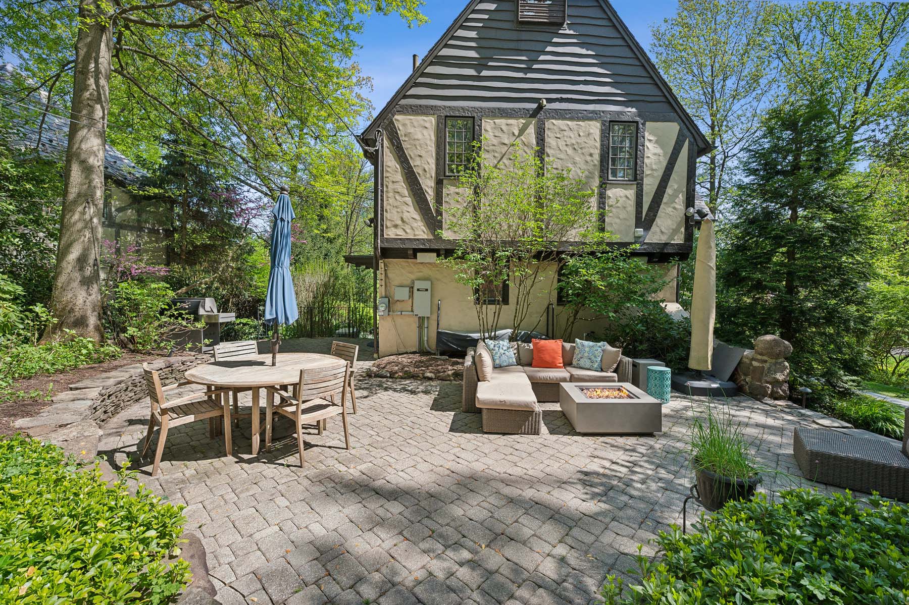 36 Sherwood Road, Short Hills - Back Patio Day