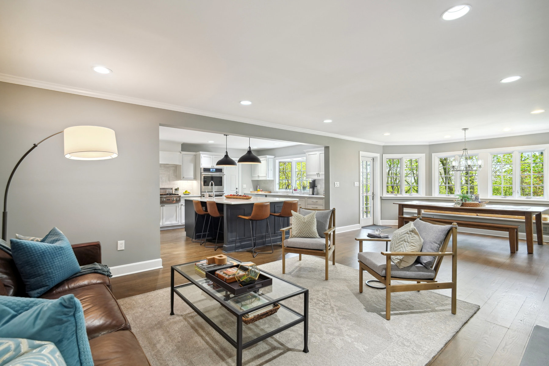 274 Forest Drive South - Open Concept family breakfast kitchen