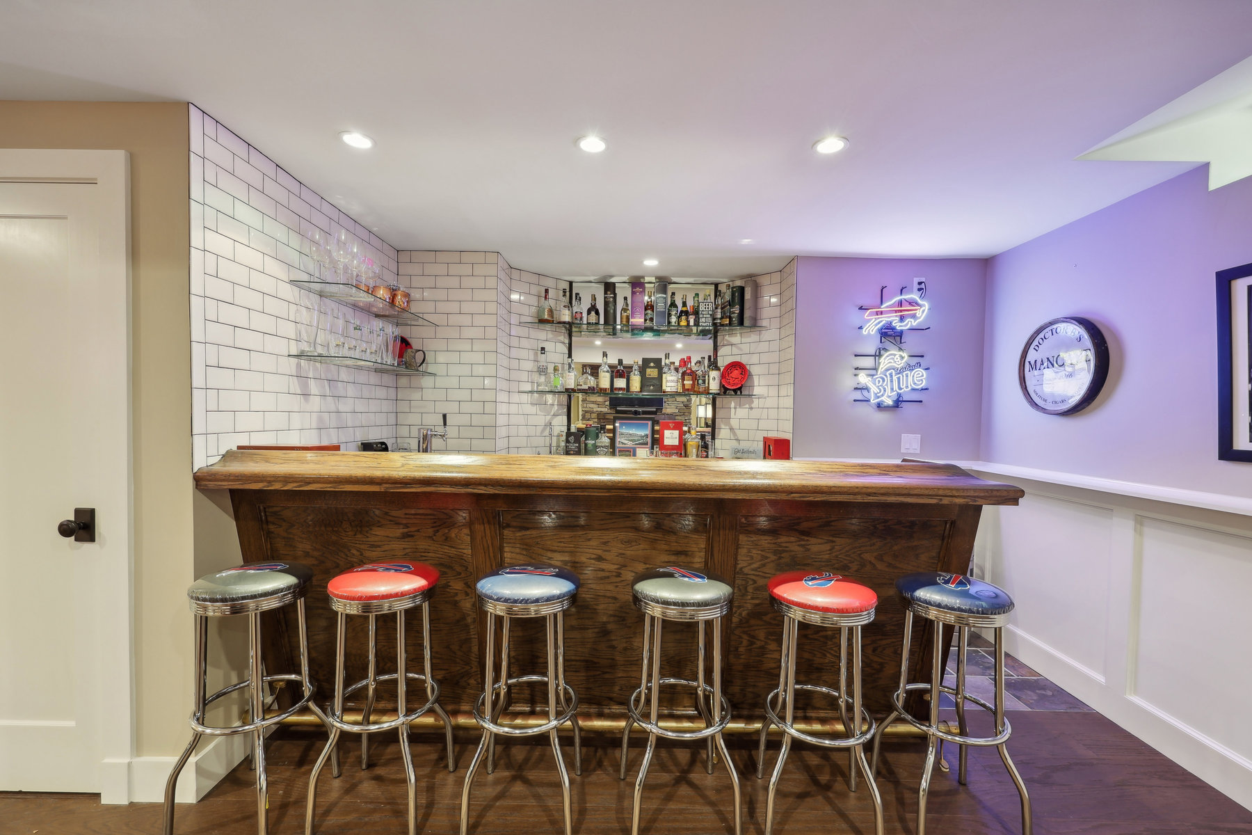 140 Old Short Hills Road, Short Hills - bar