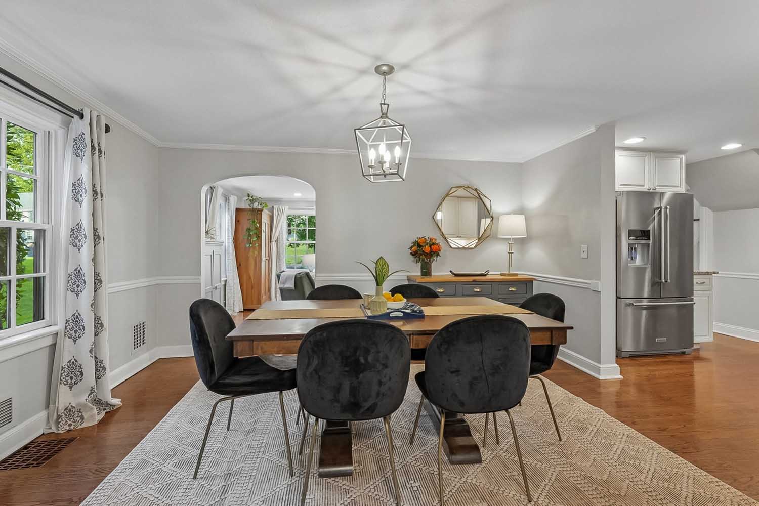 11 60 Wellington Ave - Dining Room- The Elizabeth Winterbottom Team