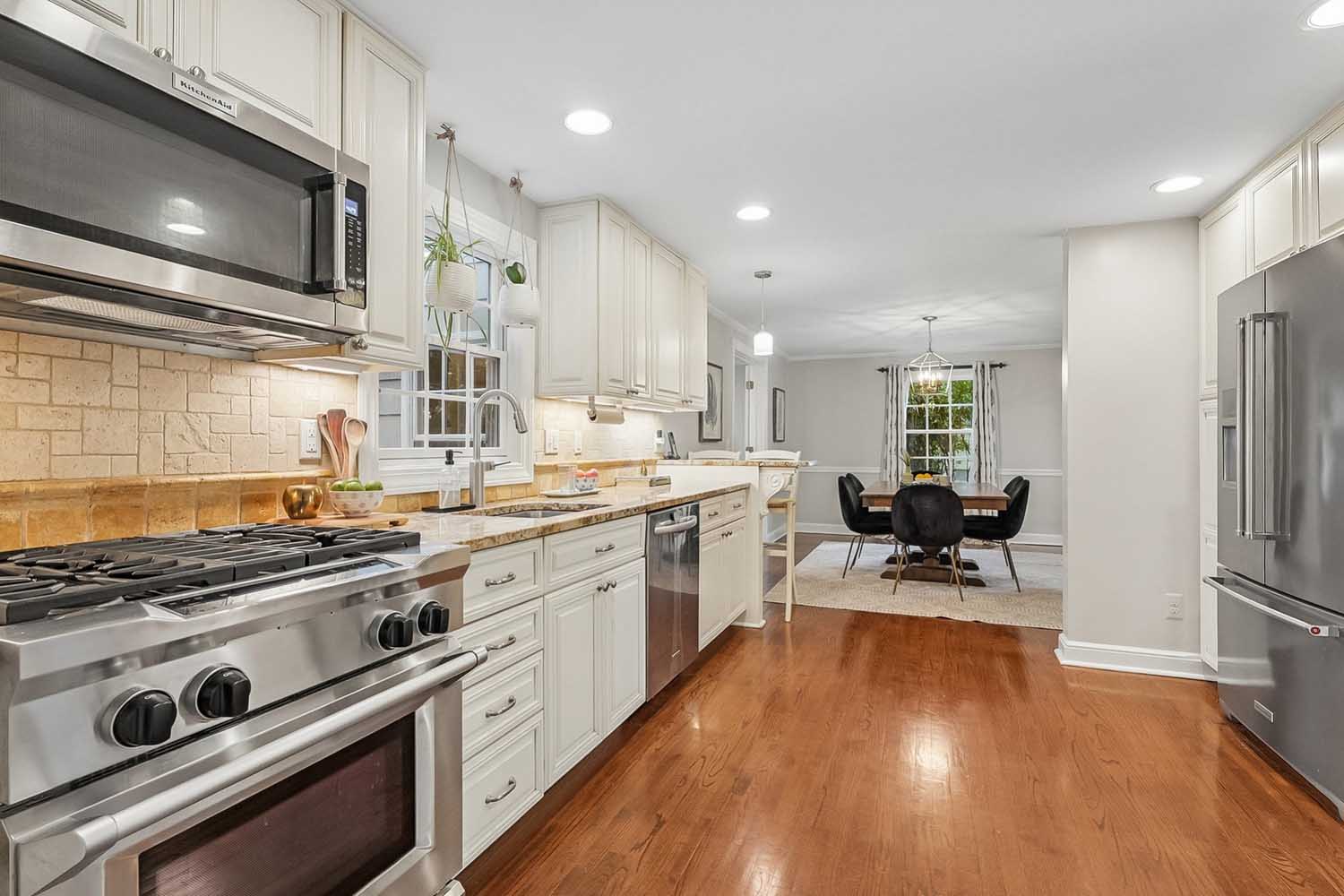 13 60 Wellington Ave - Kitchen flows easily to dining room - The Elizabeth Winterbottom Team