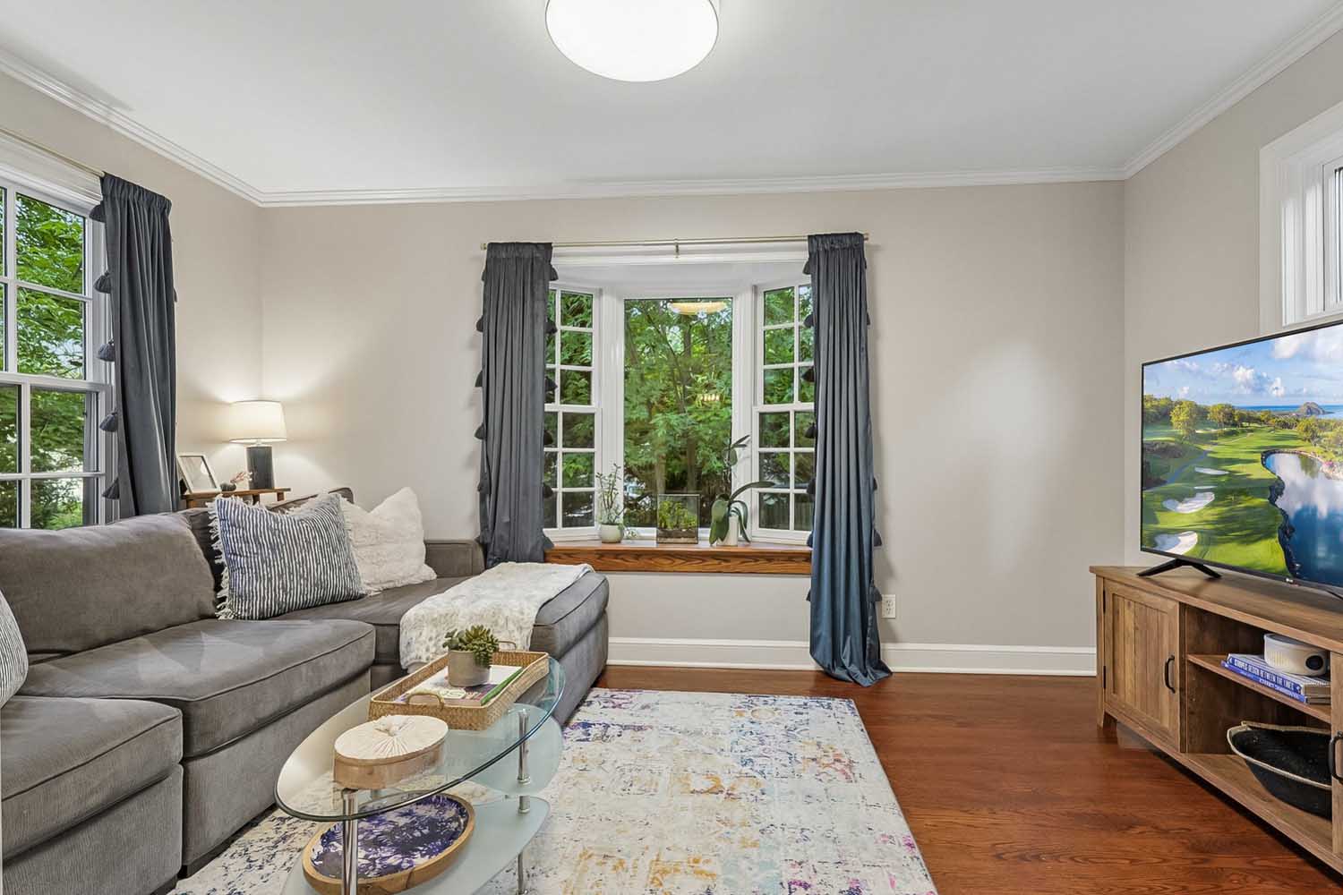 14 60 Wellington Ave - Family room - The Elizabeth Winterbottom Team