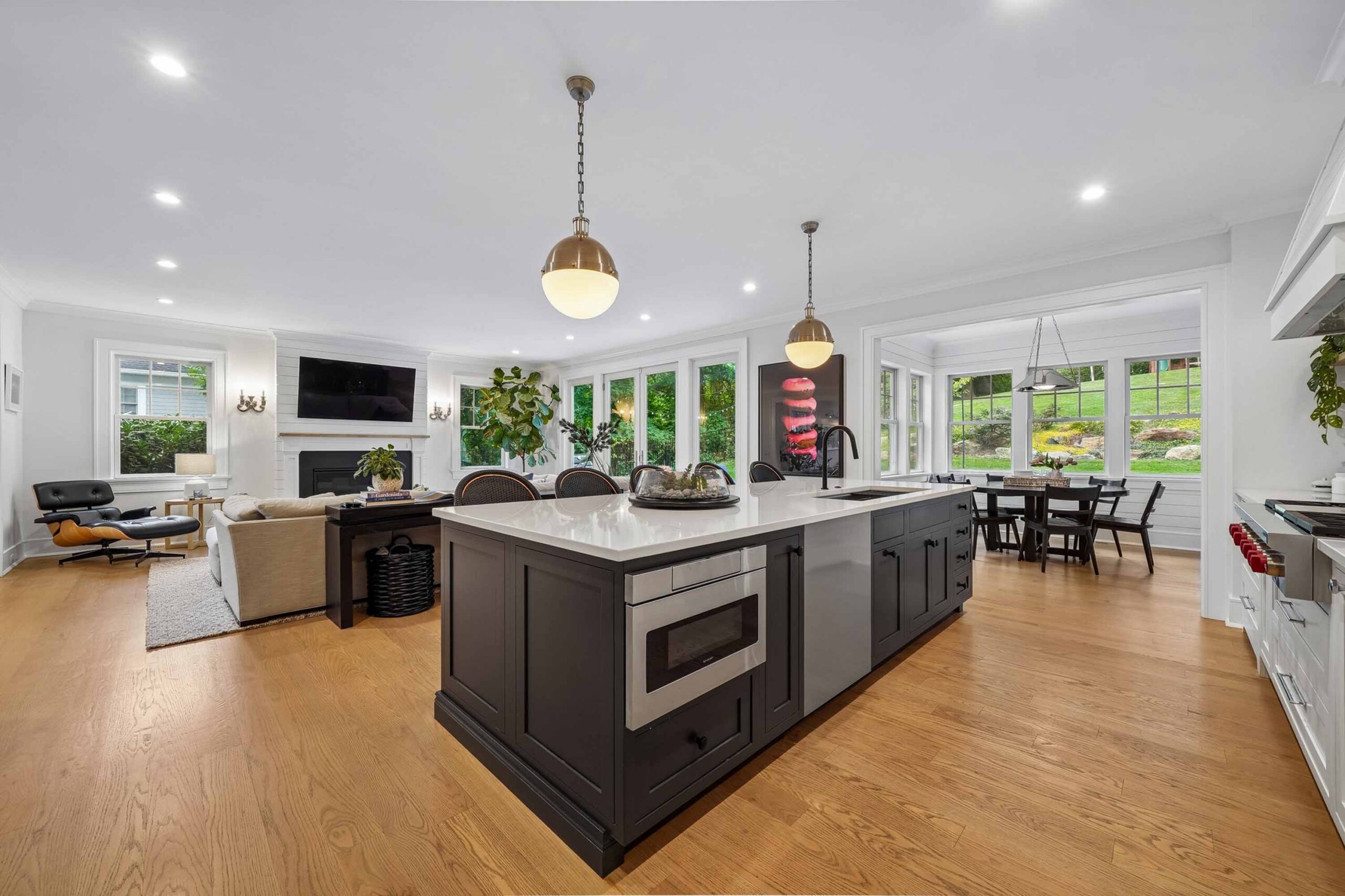 17 23 Woodfield Drive - Chef_s Kitchen open to family room - The Elizabeth Winterbottom Team