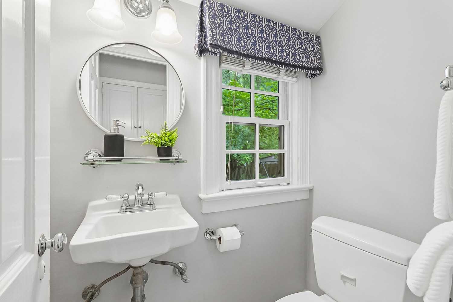 19 60 Wellington Ave - First floor powder room off kitchen - The Elizabeth Winterbottom Team