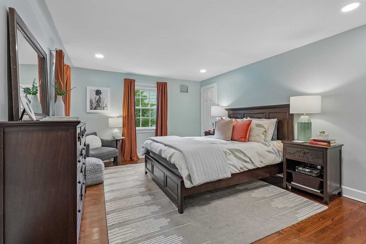 21 60 Wellington Ave - Spacious primary bedroom with ensuite bath - The Elizabeth Winterbottom Team