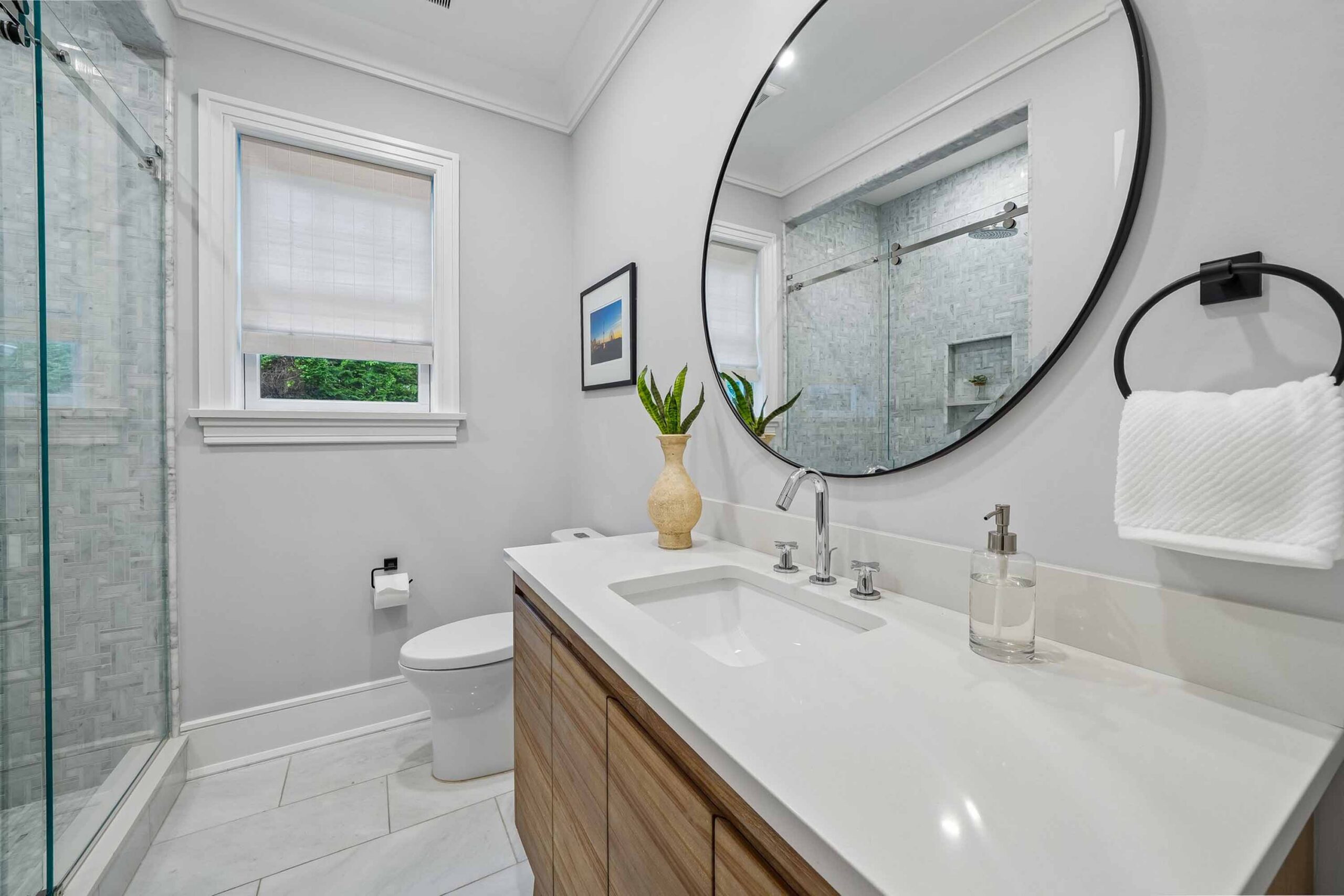 23 23 Woodfield Drive - First floor full bath - The Elizabeth Winterbottom Team