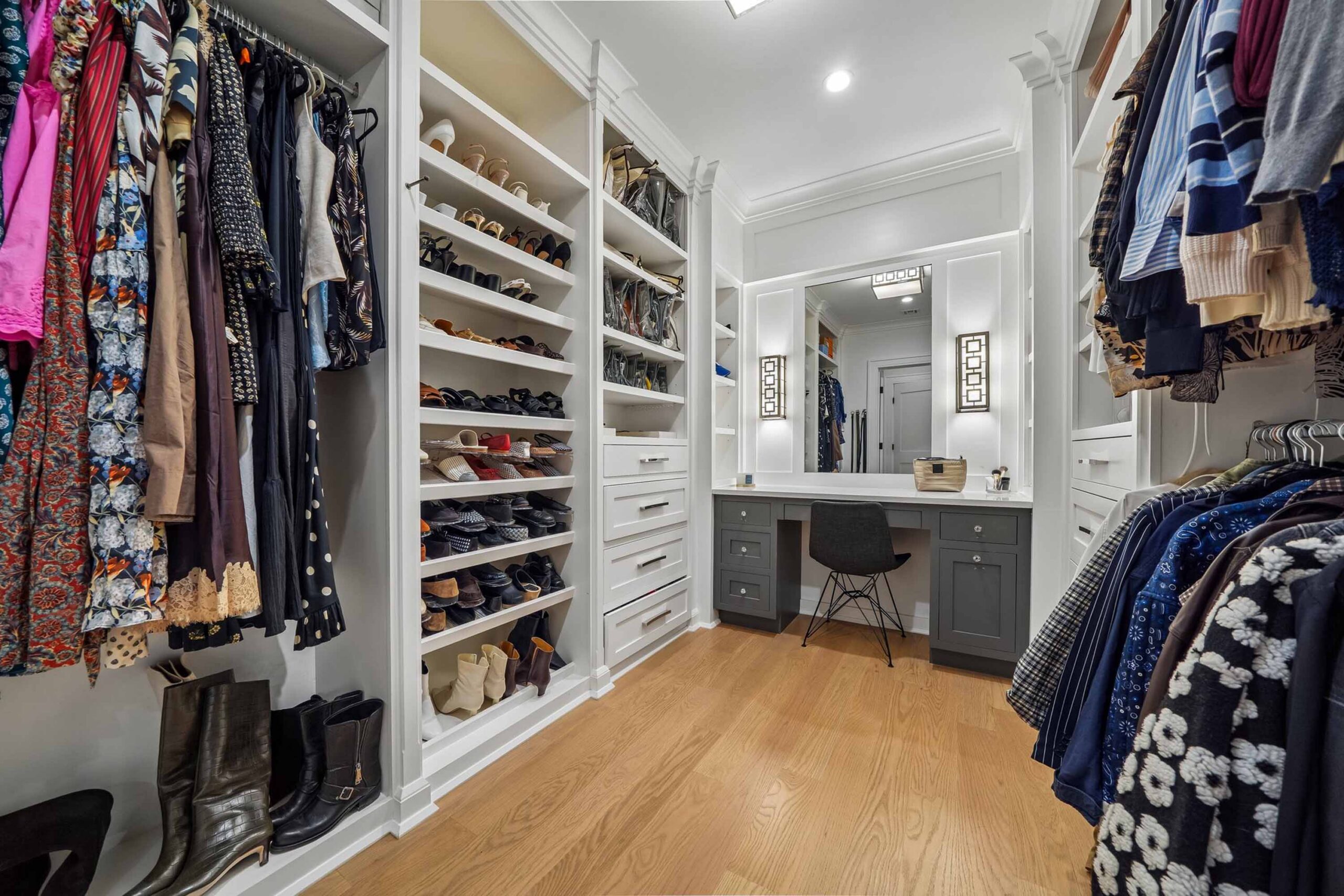 33 23 Woodfield Drive - One of Two Custom Walk in Closet - The Elizabeth Winterbottom Team