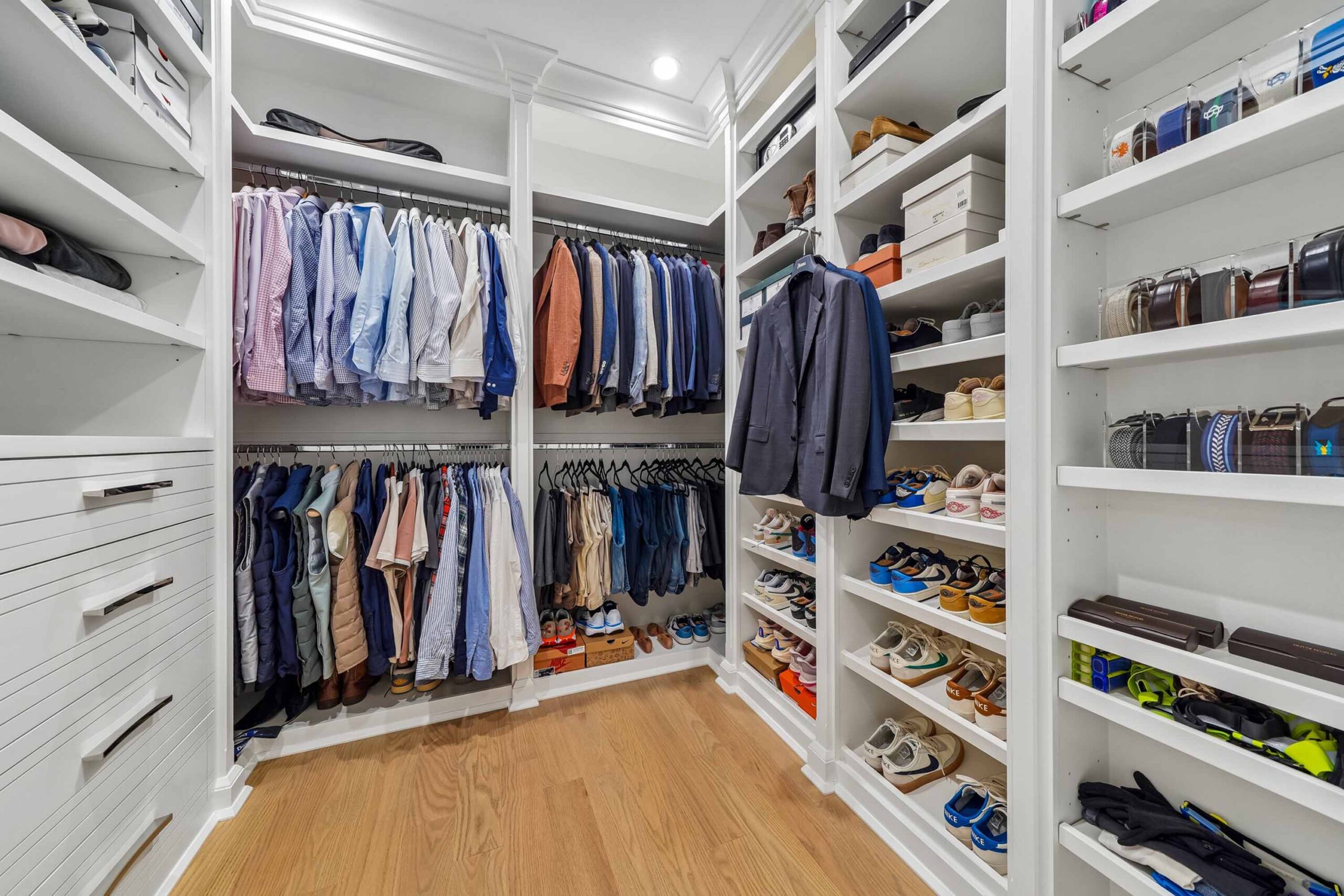 34 23 Woodfield Drive - One of two Custom Walk in Closet - The Elizabeth Winterbottom Team