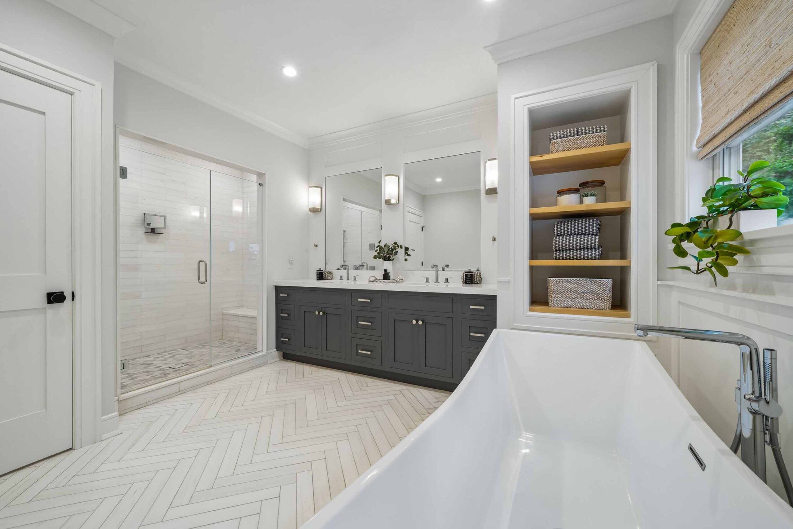 37 23 Woodfield Drive - Primary Bath - The Elizabeth Winterbottom Team