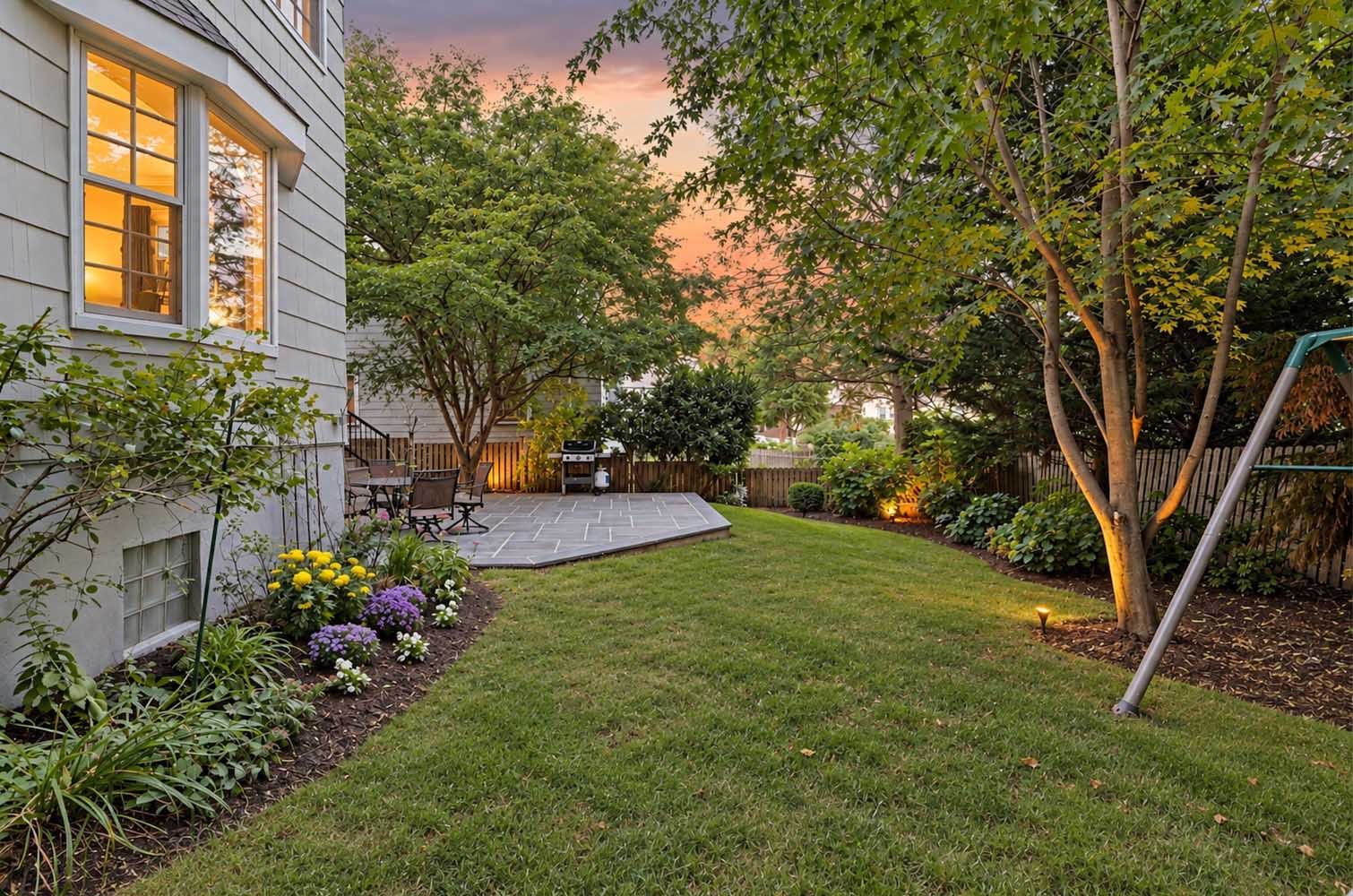 44 60 Wellington Ave - Backyard - The Elizabeth Winterbottom Team