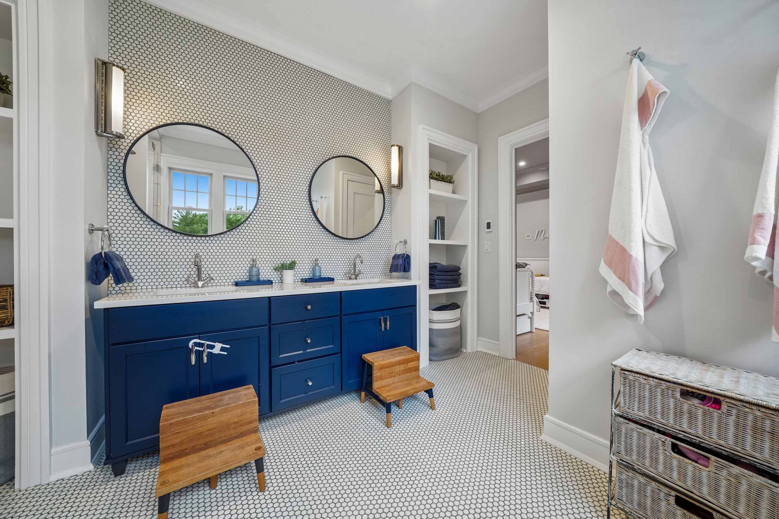 47 23 Woodfield Drive - Jack and Jill Bath - The Elizabeth Winterbottom Team