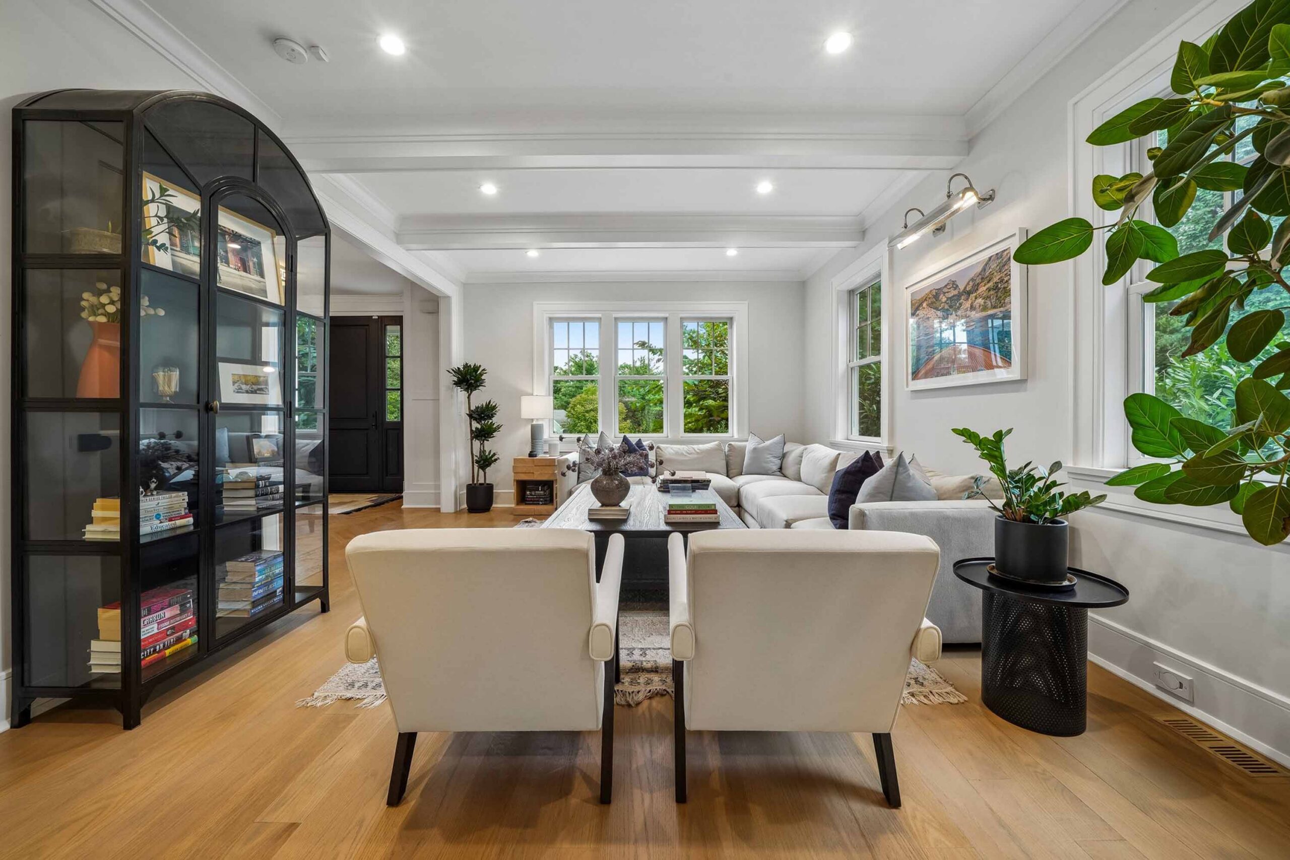 5 23 Woodfield Drive - Living Room - The Elizabeth Winterbottom Team
