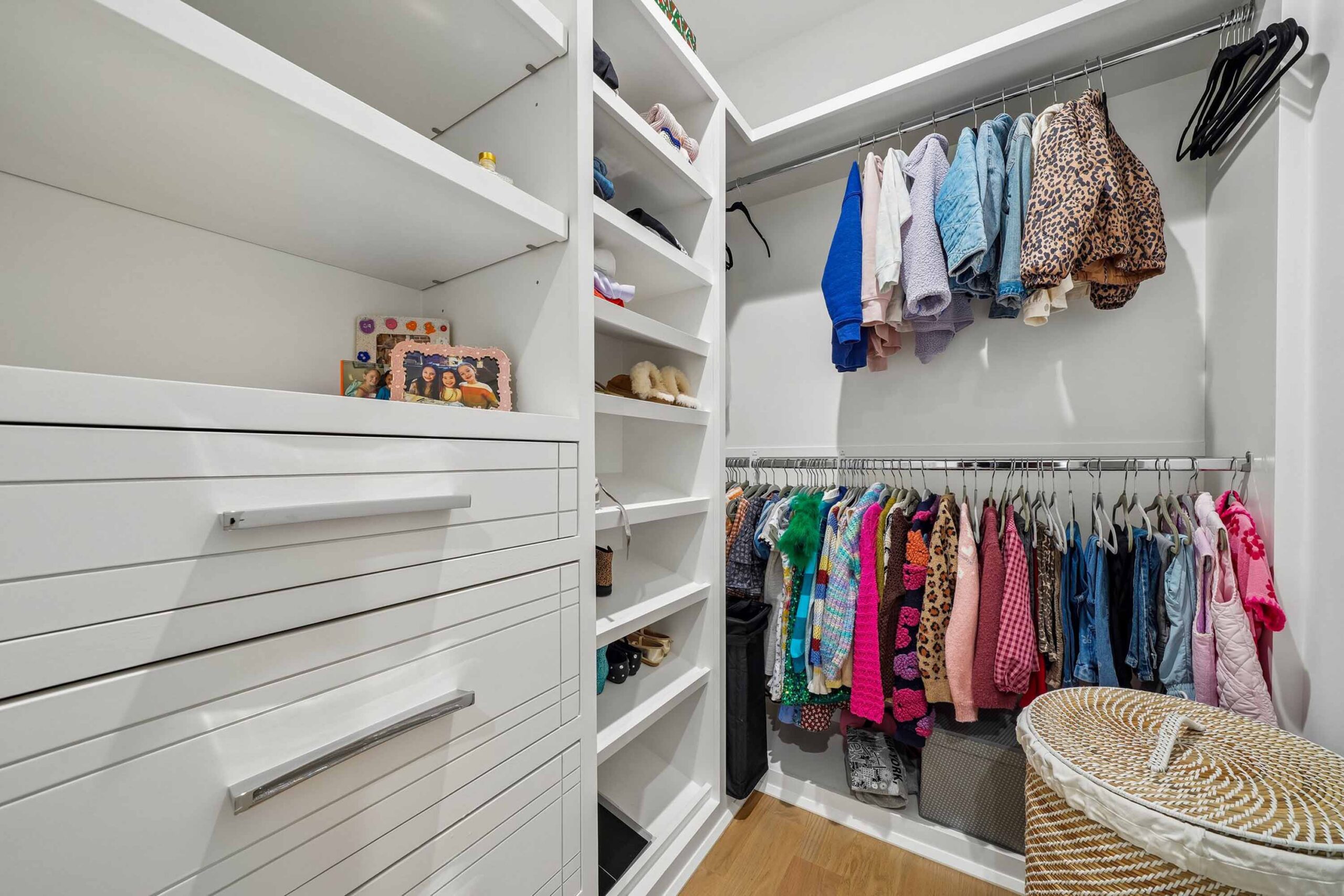 50 23 Woodfield Drive - Beautiful built-ins in walk in closet - The Elizabeth Winterbottom Team