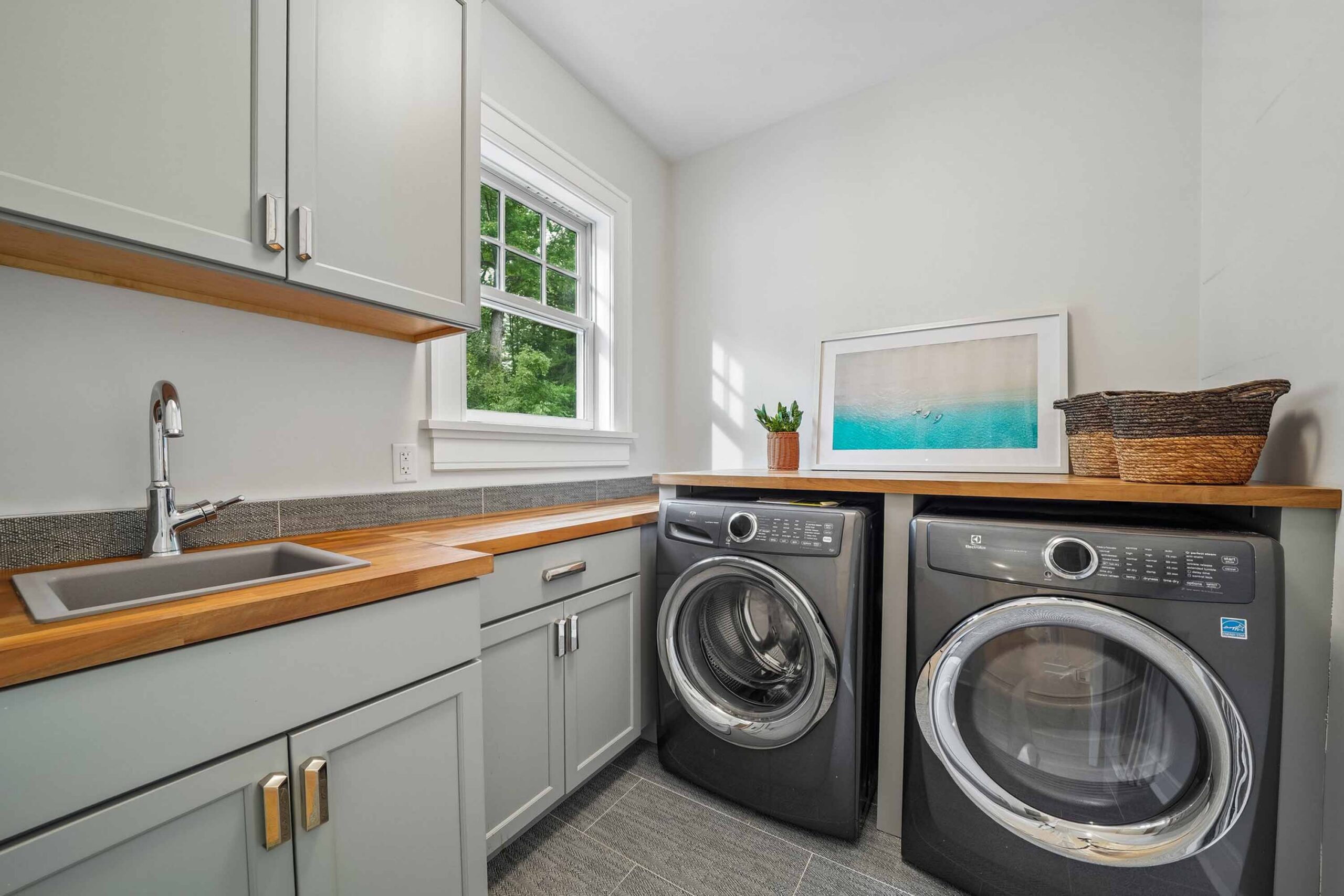 51 23 Woodfield Drive - Second floor laundry room - The Elizabeth Winterbottom Team