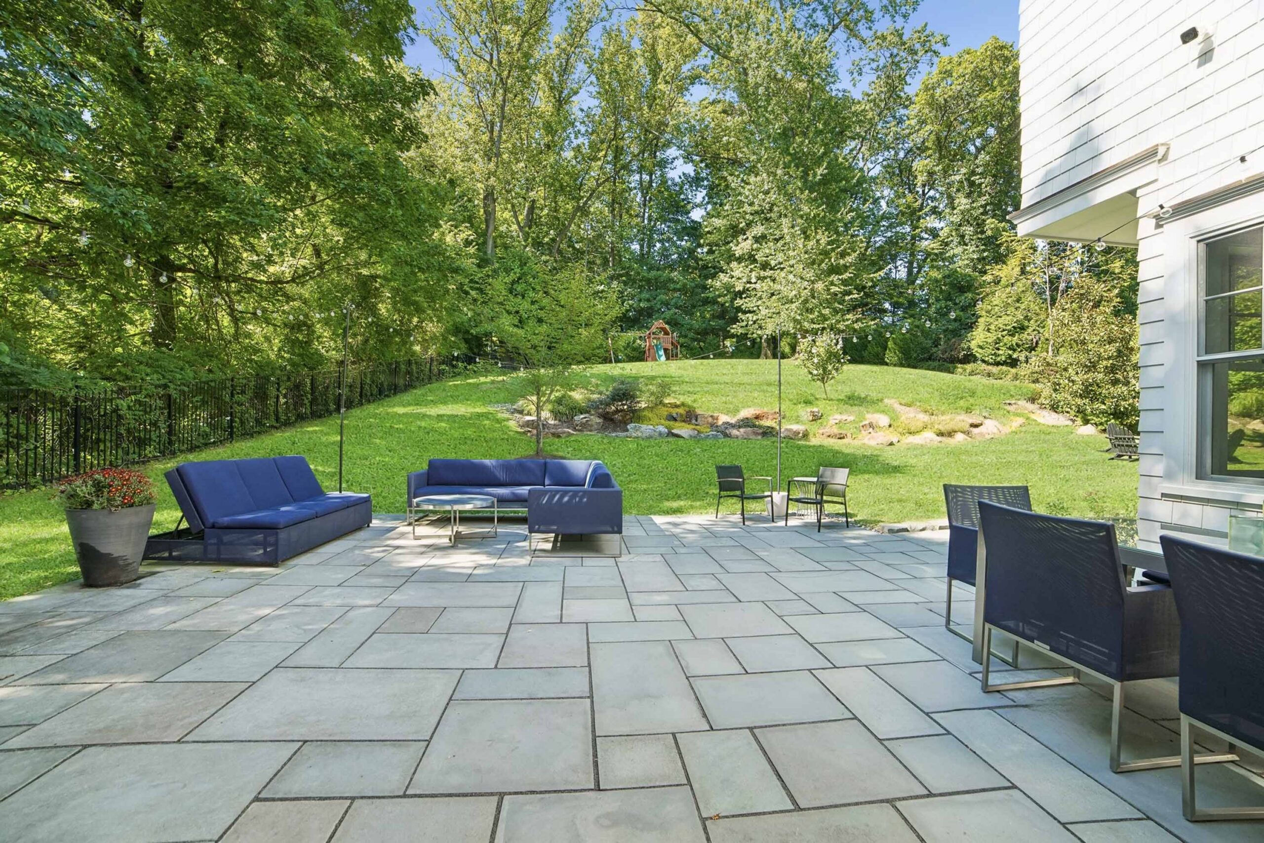 61 23 Woodfield Drive - Patio - The Elizabeth Winterbottom Team